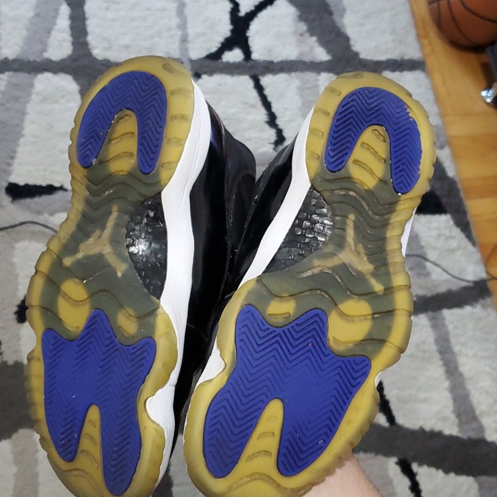 air jordan 11 space jam sneakers - Picture 6 of 13